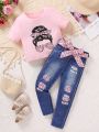 SHEIN Kids EVRYDAY Young Girl Street Style Round Neck Short-Sleeved T-Shirt With Figure Pattern And Denim Printed Pants With Pink Leopard-Print Belt, 2pcs/Set Summer