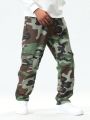 Men's Camouflage Style Cargo Jeans With Multiple Pockets