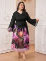 SHEIN Modely Plus Size Flower Print Contrast Plush Hem Belted Dress With Flared Sleeves And Ribbon Decoration