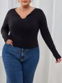 SHEIN Essnce Women's Plus Size V-neck Solid Color Slim Fit T-shirt