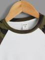 SHEIN Kids EVRYDAY Toddler Boys Camo Raglan Sleeve Patched Tee