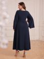 SHEIN Modely Plus Size Square Neckline Slit Pearl Detail Bell Sleeve Dress Without Belt