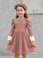 SHEIN Kids Nujoom Young Girl Retro Color-Block Fuzzy Sleeve Cuffed Leg-Of-Mutton Sleeve Dress With Beret (Without Waist Chain)