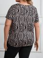 EMERY ROSE Plus Size Zebra Printed T-shirt With Circular Ornament