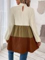 Colorblock Keyhole Neckline Lantern Sleeve Peplum Blouse