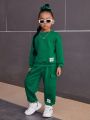 SHEIN Kids Cooltwn Young Girl Letter Patched Drop Shoulder Sweatshirt & Sweatpants