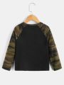 SHEIN Kids EVRYDAY Toddler Boys Camo Raglan Sleeve Patched Tee