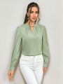 SHEIN Privé Keyhole Neck Solid Color Top