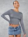 SHEIN BAE Solid Color Backless Belt Buckle Decoration Detail Fitted Long Sleeve T-Shirt