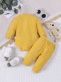 SHEIN Newborn Baby Boys' 2pcs Long Sleeved Bodysuit With Button Placket And Pants Set, Casual And Cute