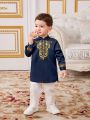 SHEIN Baby Boy Traditional Half Placket Top With Standing Collar And Embossed Pattern