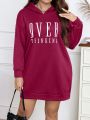 SHEIN Essnce Plus Letter Graphic Drop Shoulder Hooded Sweatshirt Dress