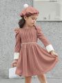 SHEIN Kids Nujoom Young Girl Retro Color-Block Fuzzy Sleeve Cuffed Leg-Of-Mutton Sleeve Dress With Beret (Without Waist Chain)