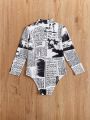 SHEIN Kids Cooltwn Little Girls' Fashionable Sports Knitted Round Neck Bodysuit With Newspaper Print