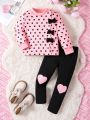 SHEIN Kids QTFun Little Girls' 2pcs/Set Polka Dot Embossed Sweatshirt With Bow Decoration And Heart Print Leggings