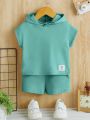 SHEIN Baby Boy Letter Print Bat Sleeve Short Sleeve Hoodie And Shorts Set