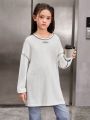 SHEIN Kids Nujoom Tween Girls' Loose Retro Contrast Stitching Woven And Decorative Round Neck Long-Sleeved T-Shirt