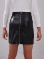 SHEIN Kids Cooltwn Girls' Fashionable Elegant Pu Leather Wrapped Hip Mini Skirt