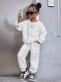 SHEIN Kids Cooltwn Young Girl Letter Patched Drop Shoulder Quilted Pullover & Sweatpants