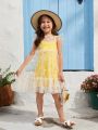 SHEIN Kids QTFun Young Girl Two Pieces Set Of Solid Color Spaghetti Strap Dress And Daisy Print Mesh Dress With Flying Sleeves