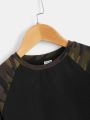 SHEIN Kids EVRYDAY Toddler Boys Camo Raglan Sleeve Patched Tee