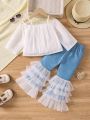 SHEIN Kids SUNSHNE Young Girl Blue & White Colorblock Romantic Urban Style Cute Spaghetti Strap Top And Off-shoulder Sleeve Set For Summer