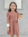 SHEIN Kids Nujoom Young Girl Retro Color-Block Fuzzy Sleeve Cuffed Leg-Of-Mutton Sleeve Dress With Beret (Without Waist Chain)