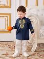 SHEIN Baby Boy Traditional Half Placket Top With Standing Collar And Embossed Pattern