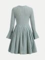 SHEIN Kids EVRYDAY Girls' Ribbed Knit Solid Color Bell-sleeve Dress 2pcs/set