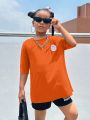 SHEIN Kids Cooltwn Tween Girls' Loose Fit Sporty Casual Short Sleeve T-Shirt With Emoji & Slogan Print