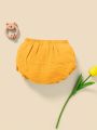 SHEIN Newborn Baby Ruffle Trim Shorts