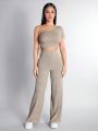 SHEIN PETITE Women's Fashionable Monochrome Cold Shoulder Crop Top And Long Pants Set