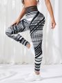 Yoga Trendy Striped & Geo Print Wideband Waist Sports Leggings