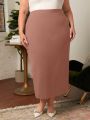 SHEIN CURVE+ Plus Size Solid Color Slim Fit Skirt