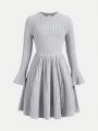 SHEIN Kids EVRYDAY Girls' Ribbed Knit Solid Color Bell-sleeve Dress 2pcs/set