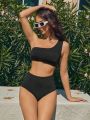 SHEIN Leisure One Shoulder Solid Color Swimsuit Top