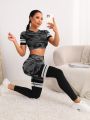 Yoga Trendy Camo Print Sports Tee & Striped Sports Leggings With Phone Pocket