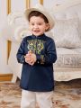 SHEIN Baby Boy Traditional Half Placket Top With Standing Collar And Embossed Pattern