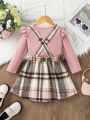 SHEIN Kids QTFun Little Girls' Pink Round Neck Flying Sleeve Top & Plaid Overall Dress With Bowknot, 2pcs/set