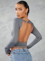 SHEIN BAE Solid Color Backless Belt Buckle Decoration Detail Fitted Long Sleeve T-Shirt