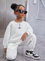 SHEIN Kids Cooltwn Young Girl Letter Patched Drop Shoulder Quilted Pullover & Sweatpants