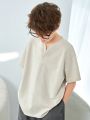 SHEIN Kids KDOMO Tween Boy Casual Korean Style Solid Color Split Neck Loose Fit Knit Short Sleeve T-Shirt