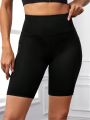 SHEIN Yoga Basic Solid Color Elastic Waistband Sports Shorts With Phone Pocket (Plus Size)