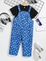 SHEIN Kids Cooltwn Cute Loose-Fitting English-Labeled Knitted Short-Sleeved Top And Printed Pattern Suspender Trousers Set For Boys