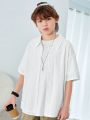 SHEIN Kids KDOMO Tween Boys' Casual Korean Style Turn-Down Knitted Jacquard Open-Front Loose Short Sleeve Shirt