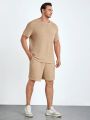 SHEIN Extended Sizes Men Plus Solid Tee & Shorts