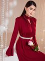 SHEIN Modely Flower Embellished Keyhole Neckline Bell Sleeve Dress Without Belt