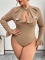 SHEIN Privé Plus Size Women's Ruffle Sleeve & Keyhole Collar Bodysuit