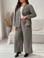 SHEIN Frenchy Plus Size Plaid Suit Set