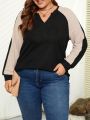 SHEIN LUNE Plus Size Color-block T-shirt With Shoulder Insert And V-neck
